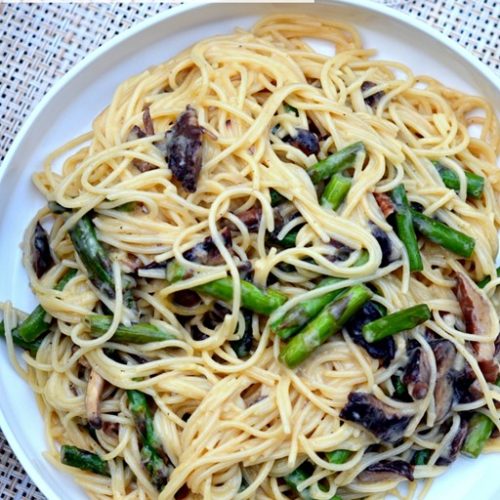Vegetarian Carbonara with Mushrooms and Asparagus - www.cookingcurries.com