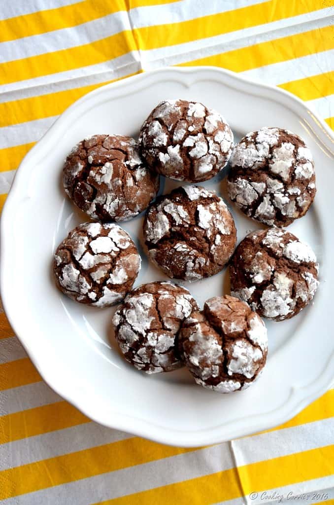 Chocolate Crackle Cookies - Christmas Cookies - Holiday Baking - www.cookingcurries.com (2)