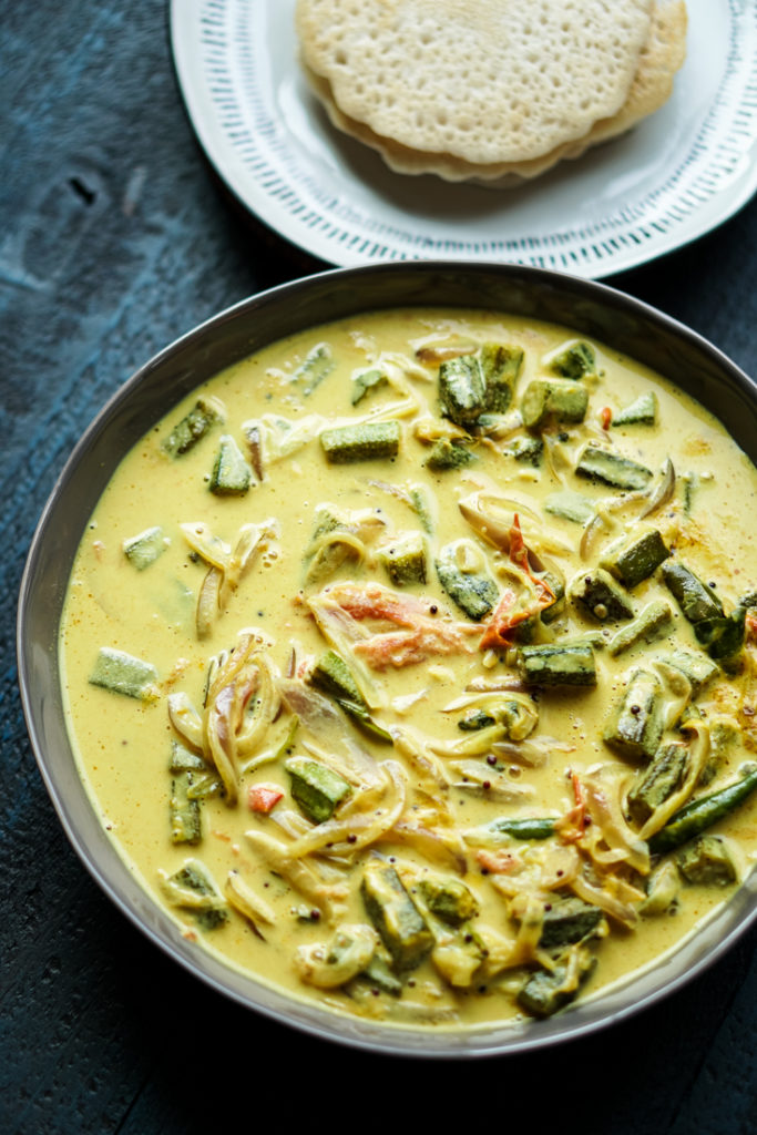 okra curry in a grey bowl