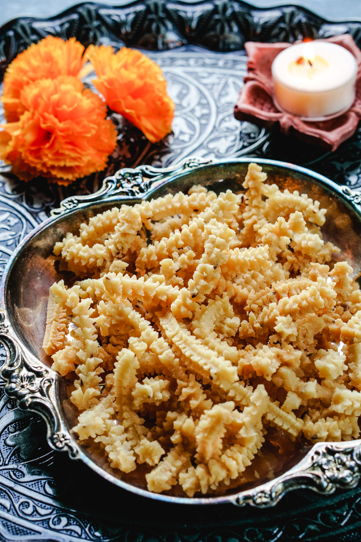 Butter murukku pieces in a plate