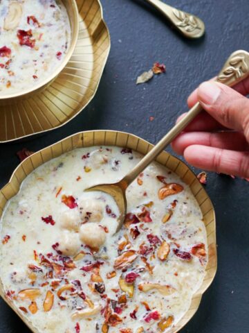 makhana kheer in two brass bowls